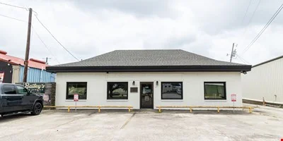 2,070 SF Office in Prime Houma Location — Sale in Houma, LA, photo 1 of 8