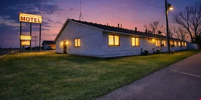 2102 East Main Street, Albert Lea, Minnesota 56007 — Sale in Albert Lea, MN, photo 2 of 8
