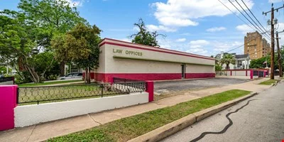 201 W Poplar St — Sale in San Antonio, TX, photo 1 of 8