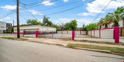 201 W Poplar St — Sale in San Antonio, TX, photo 2 of 8