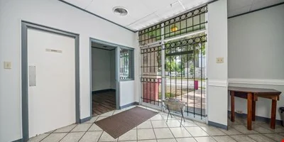 201 W Poplar St — Sale in San Antonio, TX, photo 6 of 8