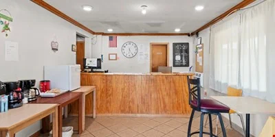 116 NW 14th St — Sale in Abilene, KS, photo 3 of 8