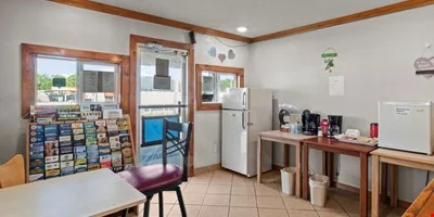 116 NW 14th St — Sale in Abilene, KS, photo 4 of 8