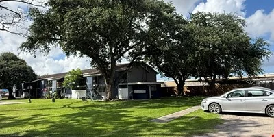 1101 E Main St, League City TX: 16 MULTI-FAMILY UNITS — Sale in League City, TX, photo 1 of 8