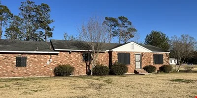 Office Conversion on 12.4 Acres near US Hwy 90 in Houma — Sale in Gray, LA, photo 1 of 8