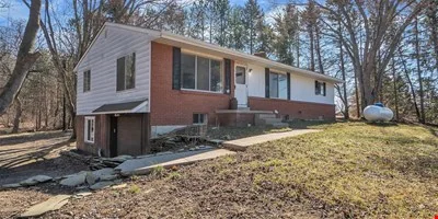10050 Hyne Road — Sale in Brighton, MI, photo 4 of 7