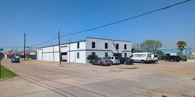 South Houston Warehouses: 10,410 sq ft / 28,400 sq ft Lot