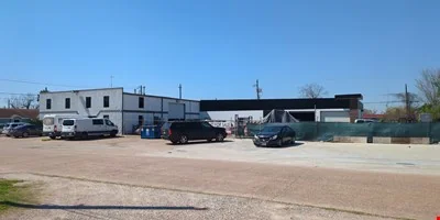 South Houston Warehouses: 10,410 sq ft / 28,400 sq ft… — Sale in South Houston, TX, photo 3 of 8