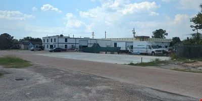 South Houston Warehouses: 10,410 sq ft / 28,400 sq ft… — Sale in South Houston, TX, photo 7 of 8