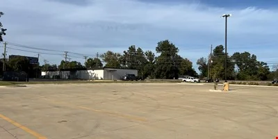 Renovated Multi-Use Retail on Barksdale Blvd. — Sale in Bossier City, LA, photo 2 of 5