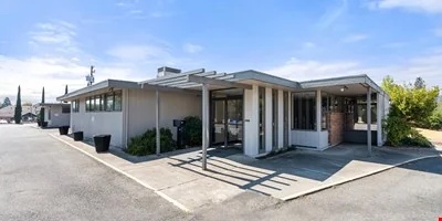 For Sale/Lease: 16k+ Medical Purpose Bldg on 7th St - office for sale in grants pass, OR