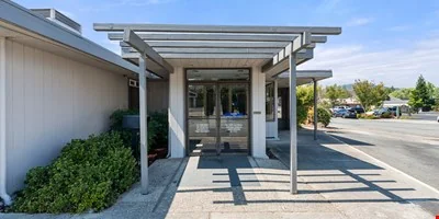 For Sale/Lease: 16k+ Medical Purpose Bldg on 7th St — Sale in Grants Pass, OR, photo 3 of 8