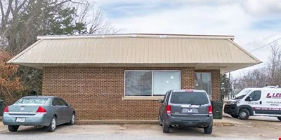 200 W Linden Ave — Sale in Hohenwald, TN, photo 3 of 8