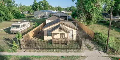 1051 W Little York Rd, Houston, TX 77091