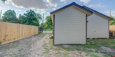 1051 W Little York Rd, Houston, TX 77091 — Sale in Houston, TX, photo 7 of 8