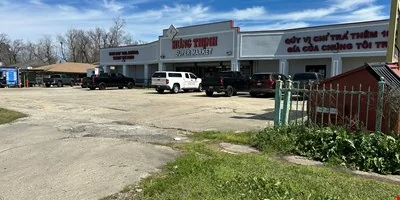 Neighborhood Market For Sale — Sale in Baton Rouge, LA, photo 1 of 8