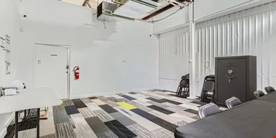 81 NE Columbia — Sale in Portland, OR, photo 3 of 8