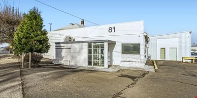 81 NE Columbia — Sale in Portland, OR, photo 7 of 8