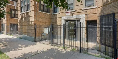 3100 W Douglas Blvd, Chicago — Sale in Chicago, IL, photo 1 of 8