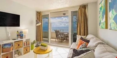 Ocean Manor Beach Resort — Sale in Fort Lauderdale, FL, photo 1 of 8
