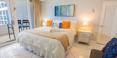 Ocean Manor Beach Resort — Sale in Fort Lauderdale, FL, photo 3 of 8