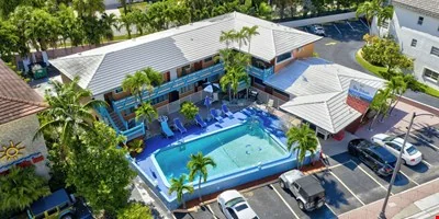 Sky Islands Beach Hotel — Sale in Fort Lauderdale, FL, photo 3 of 8