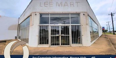 ± 5,000 SF Retail Space For Sale at 2404 N 18th… — Sale in Waco, TX, photo 1 of 6
