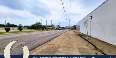 ± 5,000 SF Retail Space For Sale at 2404 N 18th… — Sale in Waco, TX, photo 4 of 6