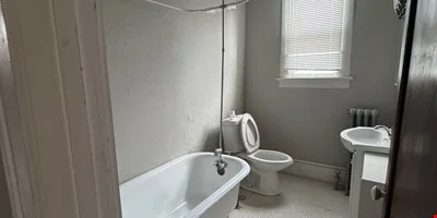 686 19th St, Des Moines — Sale in Des Moines, IA, photo 4 of 5