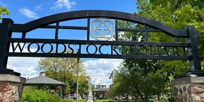 Woodstock Square Mall — Sale in Woodstock, IL, photo 1 of 8