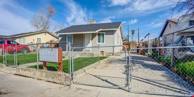 1612 Flower Street — Sale in Bakersfield, CA, photo 3 of 7