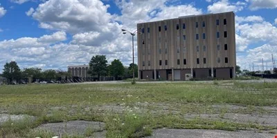 4720 Kingsway Dr Indianapolis, IN 46205 — Sale in Indianapolis, IN, photo 4 of 6