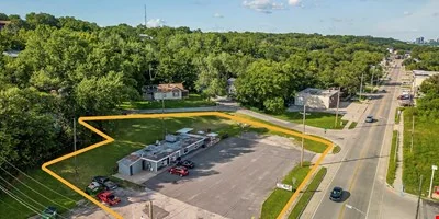 1230 Merriam Lane, Kansas City, KS — Sale in Kansas City, KS, photo 2 of 8
