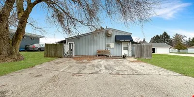 Dog Kennel — Sale in Racine, WI, photo 2 of 7