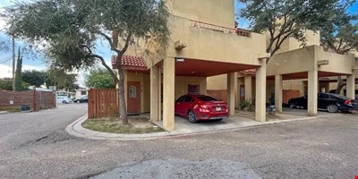 Calton Heights Condominium — Sale in Laredo, TX, photo 7 of 8
