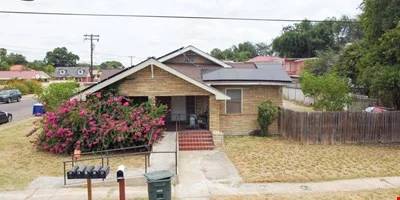 1402 Corpus Christi St, Laredo — Sale in Laredo, TX, photo 2 of 8