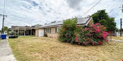 1402 Corpus Christi St, Laredo — Sale in Laredo, TX, photo 6 of 8