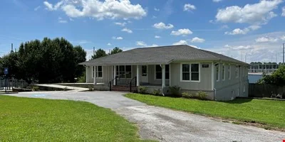 400 Lively Ave — Sale in Norcross, GA, photo 1 of 8