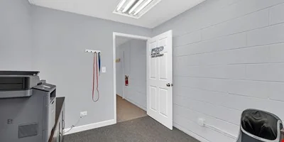 3S340 Rockwell St, Warrenville, IL 60555 — Lease in Warrenville, IL, photo 5 of 8