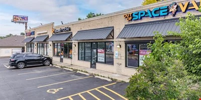 230 S Larkin Ave, Joliet, IL — Lease in Joliet, IL, photo 4 of 7