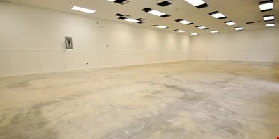 82 Newbury St Peabody, MA — Lease in Peabody, MA, photo 3 of 8