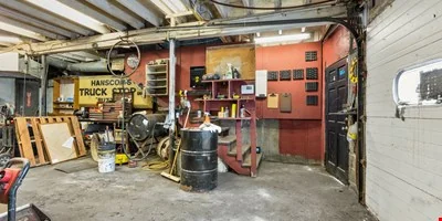 High Traffic Four Garage Bays in Portsmouth, NH — Lease in Portsmouth, NH, photo 6 of 8