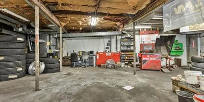 High Traffic Four Garage Bays in Portsmouth, NH — Lease in Portsmouth, NH, photo 8 of 8