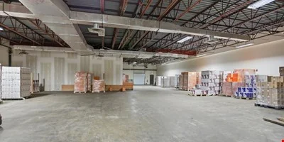 Exceptional Industrial Flex Condominium Unit for… — Lease in Lawrence, MA, photo 1 of 8