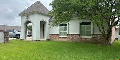 3,520 SF Bluebonnet Blvd Office For Lease — Lease in Baton Rouge, LA, photo 2 of 8