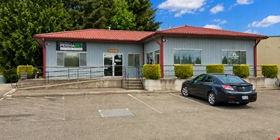 Town & Country Building — Lease in Puyallup, WA, photo 1 of 3