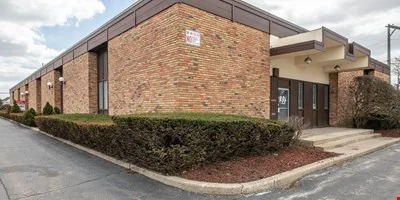 110 South River Road — Lease in Des Plaines, IL, photo 1 of 8