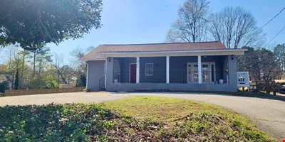 Freestanding ±2,324 SF - Downtown Roswell