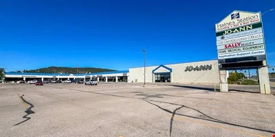 High-Visibility Retail, Showroom & Flex Space Near I-90 — Lease in Rapid City, SD, photo 1 of 8