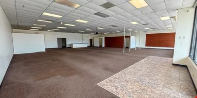 High-Visibility Retail, Showroom & Flex Space Near I-90 — Lease in Rapid City, SD, photo 4 of 8